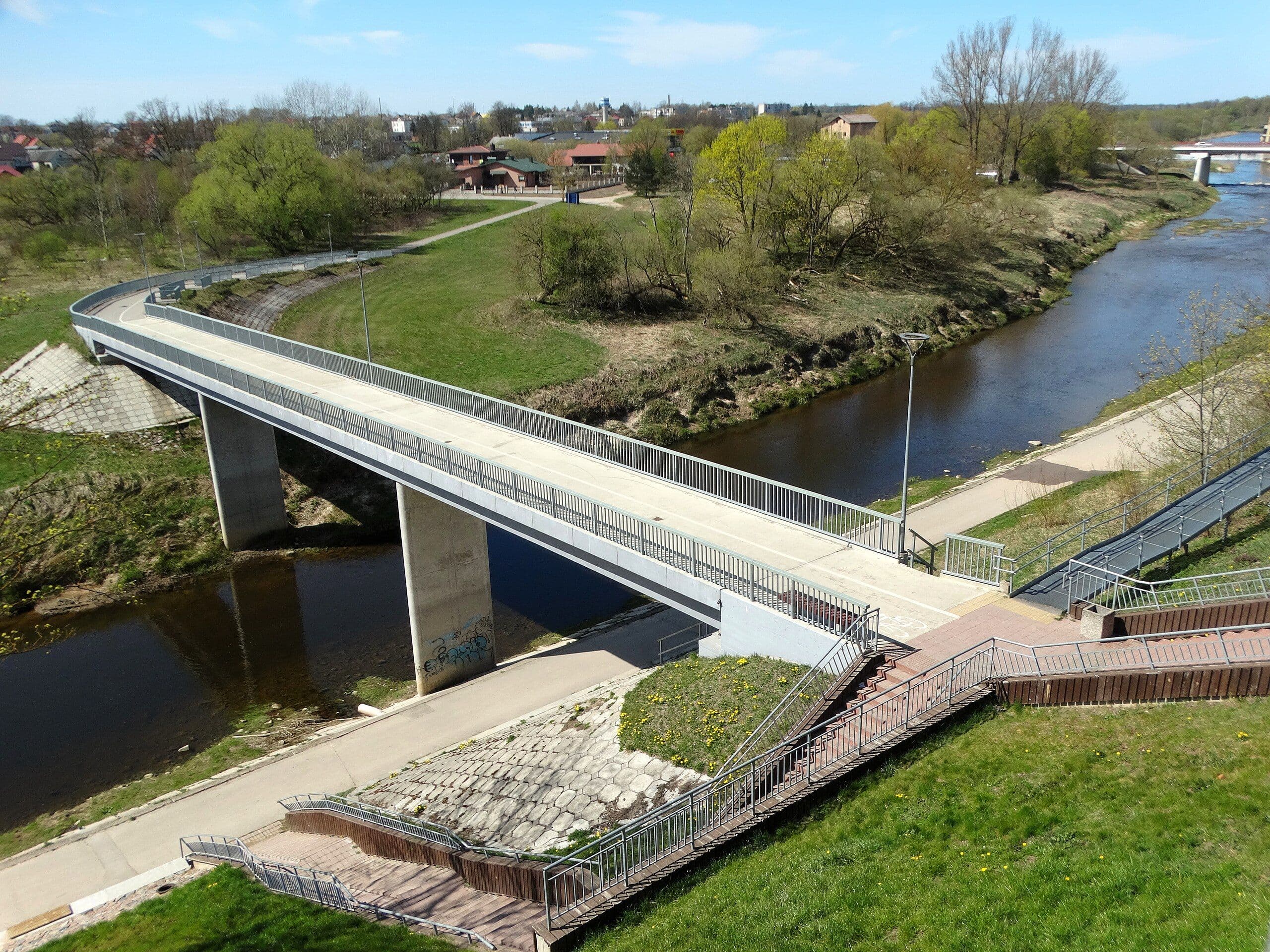 Pėsčiųjų_tiltas,_Tauragė.JPG